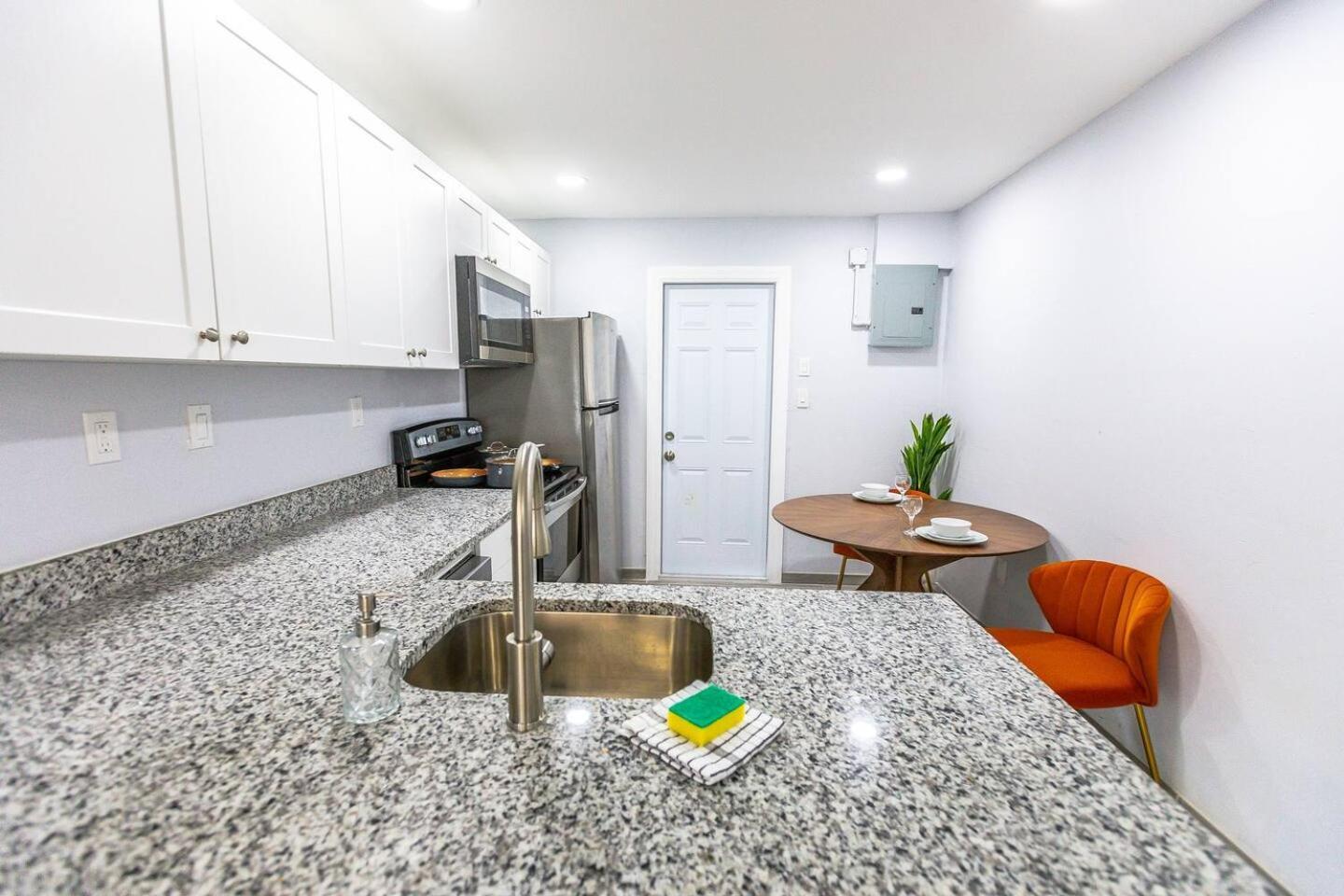 Trendy Home By Jet Skis, Parks & Art Hotspots ساراسوتا المظهر الخارجي الصورة